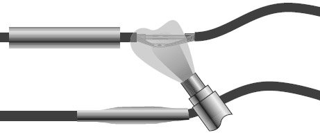 將導線與套管連接,將小號收縮管拉過來,用火焰槍使管子收縮。屏蔽層不需要收縮管,F(xiàn)將大號收縮管拉到已經(jīng)連接了的電纜和屏蔽層上,使其完全收縮 (防水)